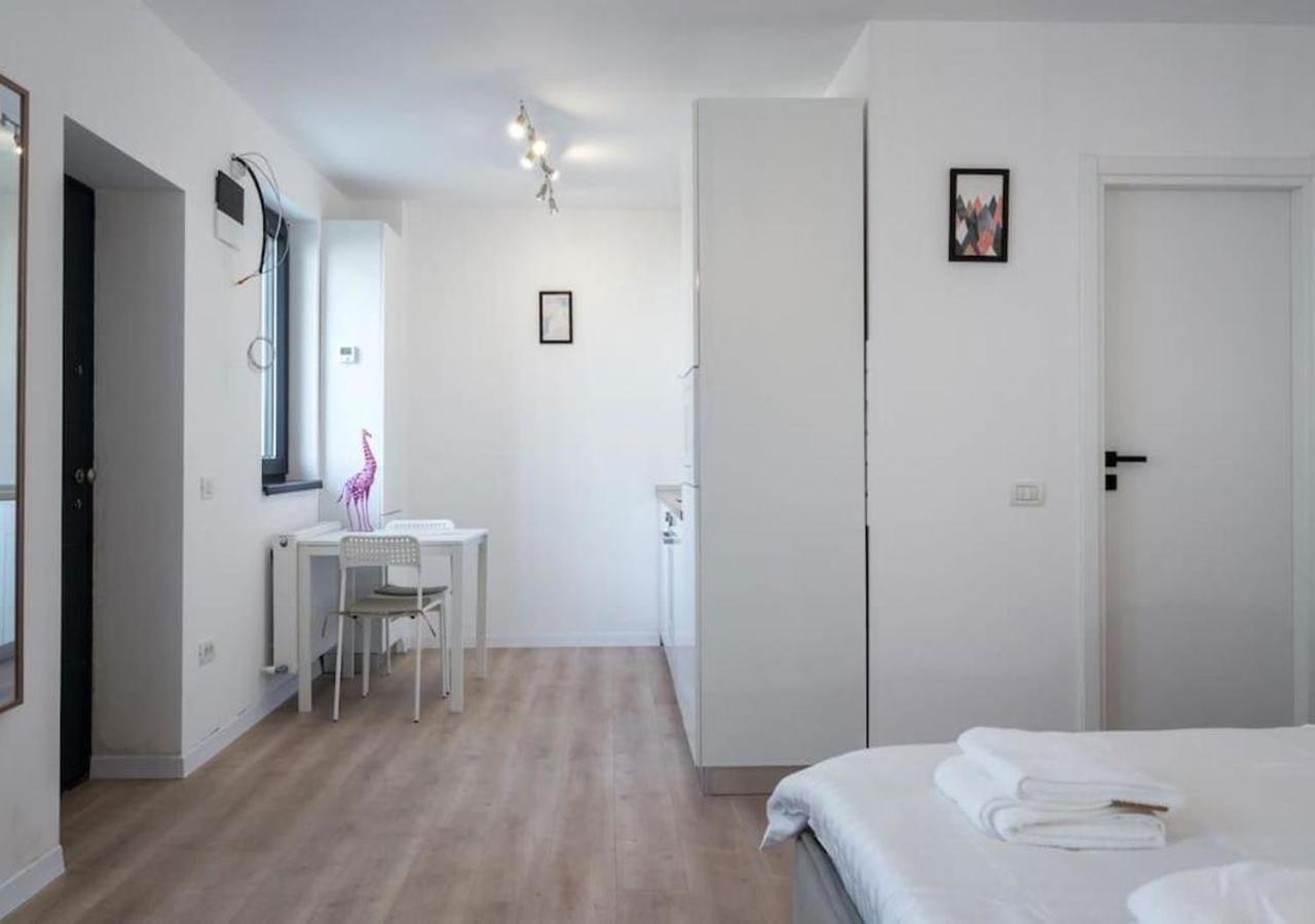 Flight One - Modern Studio Near Therme & Airport Otopeni Luaran gambar