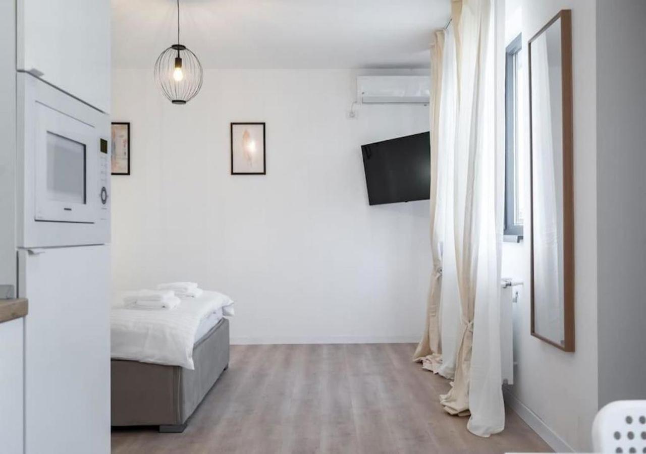 Flight One - Modern Studio Near Therme & Airport Otopeni Luaran gambar